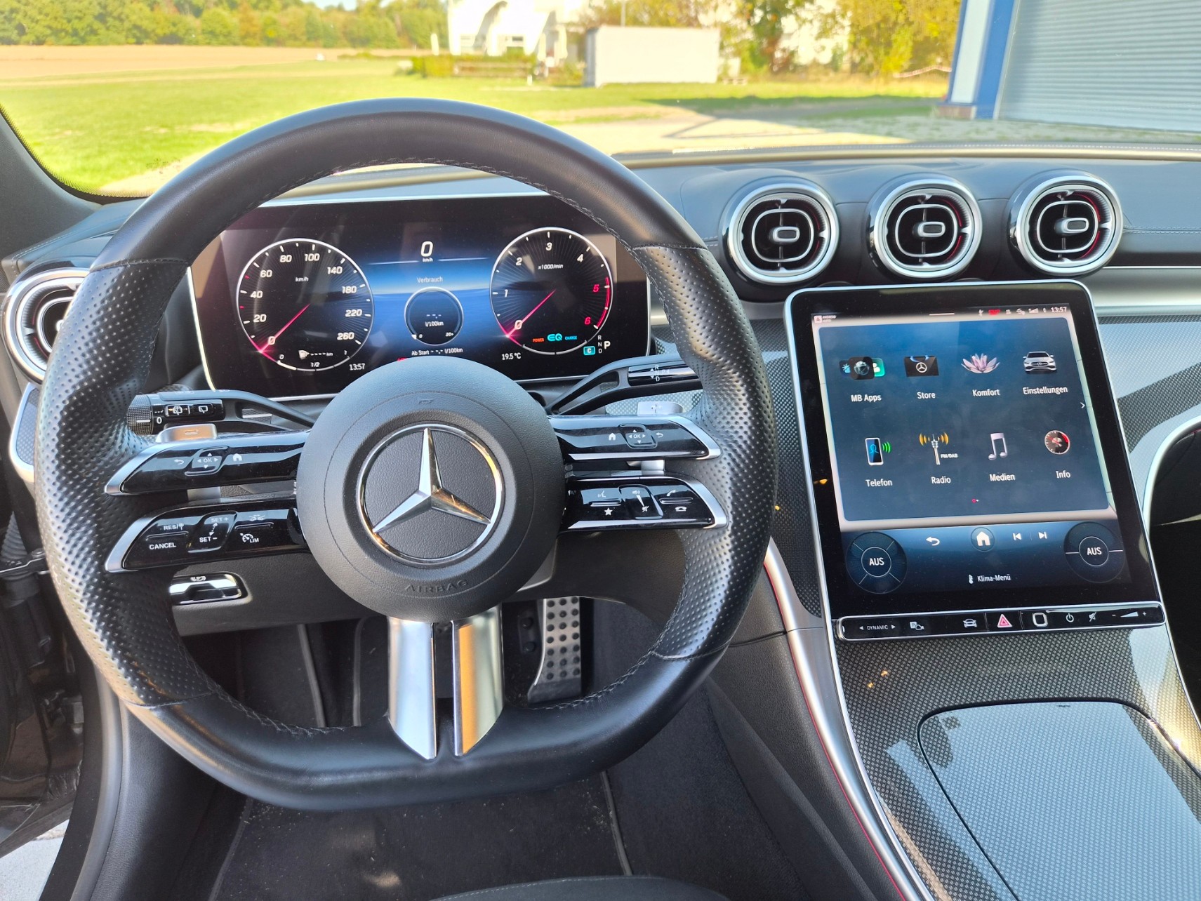 MERCEDES-BENZ C 220 d T AMG Line-image-2
