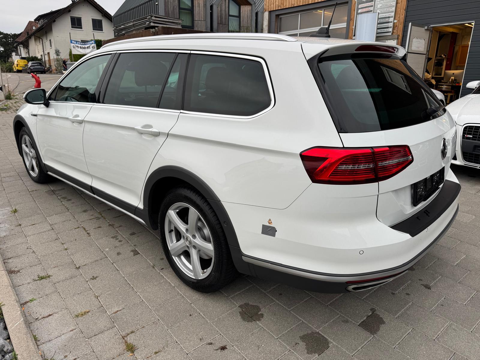 VW Passat Variant ALLTRACK 2.0 TDI BMT Highline DSG 4Motion-image-10