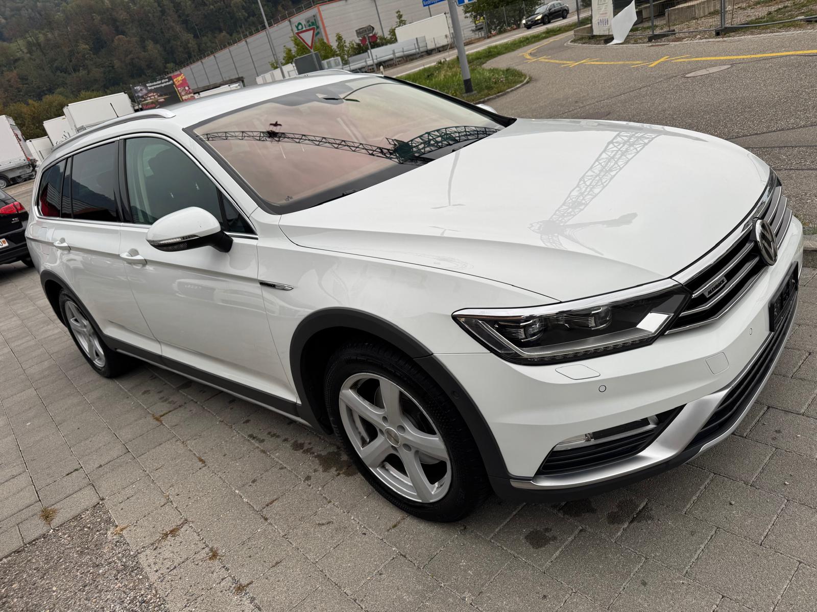 VW Passat Variant ALLTRACK 2.0 TDI BMT Highline DSG 4Motion-image-11