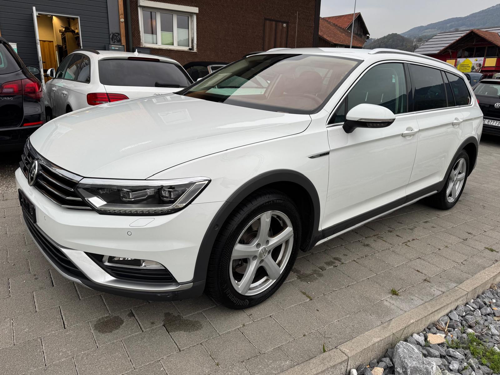VW Passat Variant ALLTRACK 2.0 TDI BMT Highline DSG 4Motion-image-9