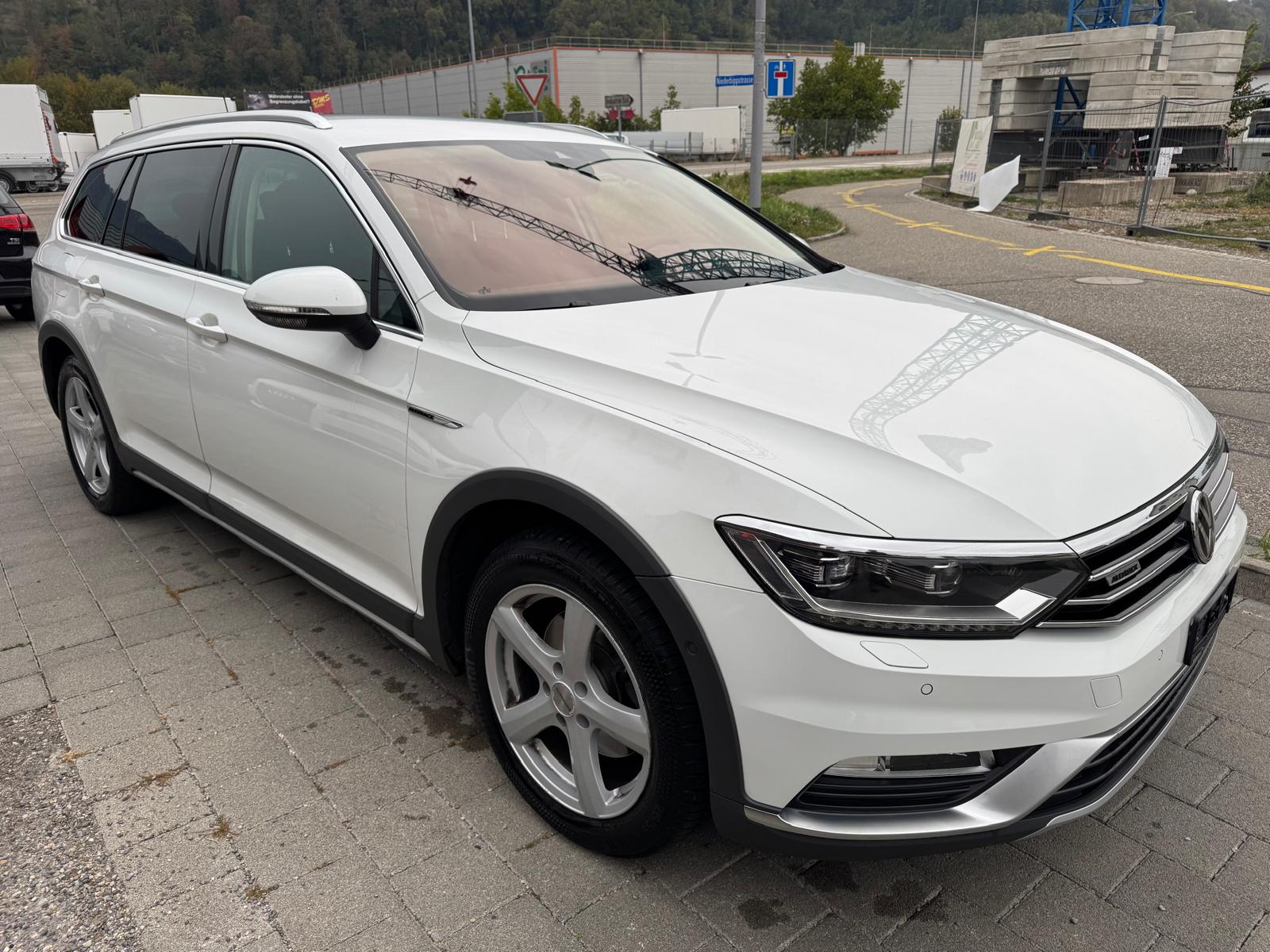 VW Passat Variant ALLTRACK 2.0 TDI BMT Highline DSG 4Motion-image-0