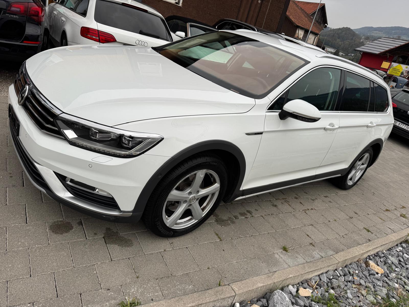 VW Passat Variant ALLTRACK 2.0 TDI BMT Highline DSG 4Motion-image-12
