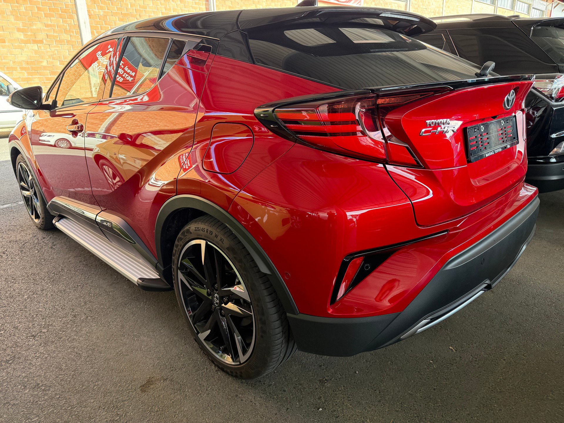 TOYOTA C-HR 2.0 HSD CVT GR Sport-image-3