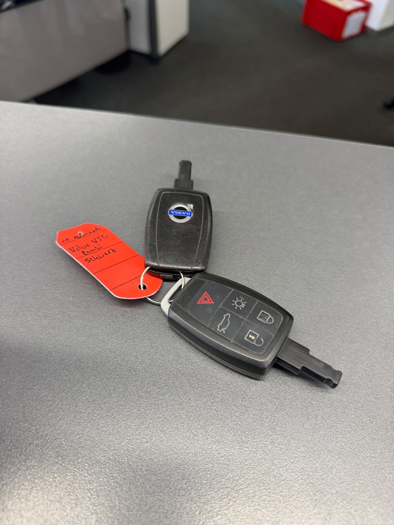 VOLVO V50 2.0D Momentum R-Design Diesel-image-10