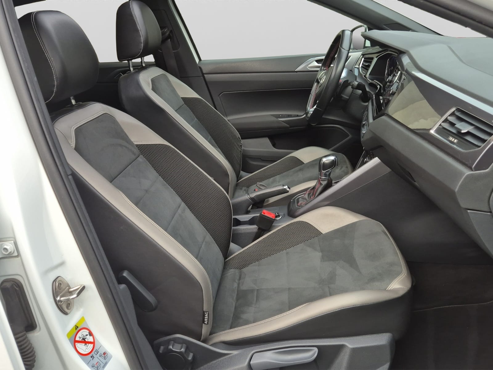 VW Polo 2.0 TSI GTI DSG-image-13