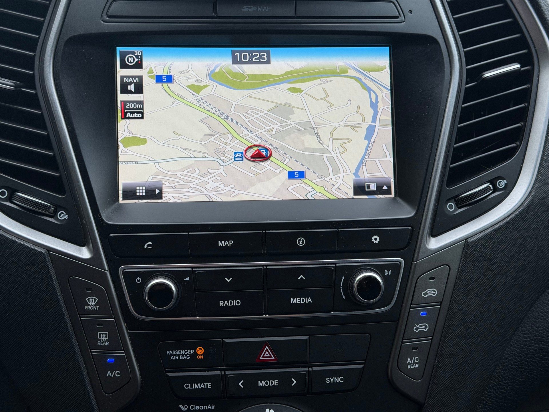 HYUNDAI Santa Fe 2.2 CRDI Amplia 4WD Automatic | Frisch MFK | Ab Service | AHK 2t. | 7-Plätzer-image-18