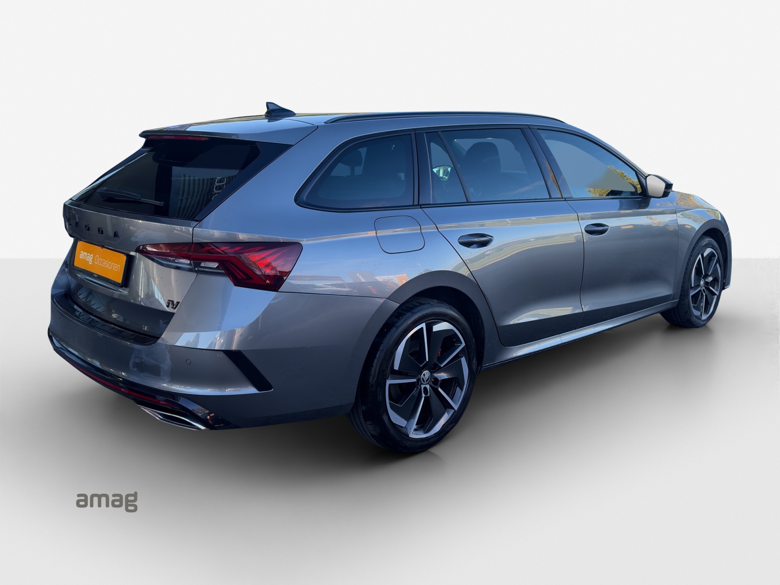 SKODA Octavia Combi 1.4 TSI PHEV DSG RS-image-4