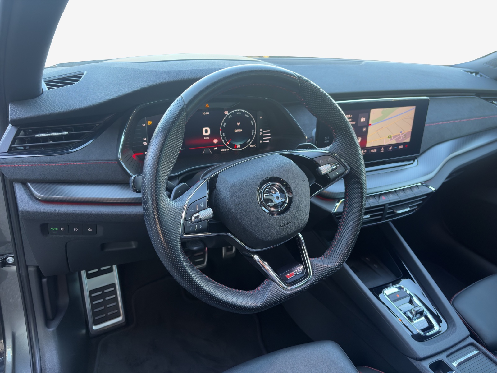 SKODA Octavia Combi 1.4 TSI PHEV DSG RS-image-9