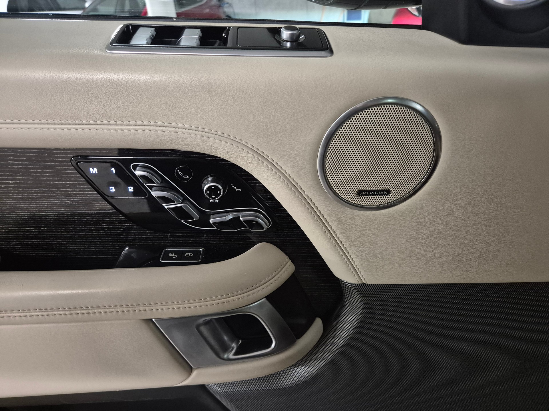 LAND ROVER 5.0 V8 SC Autobiography-image-5