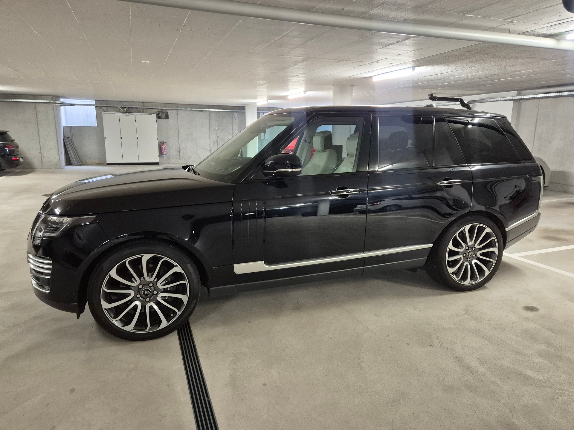 LAND ROVER 5.0 V8 SC Autobiography-image-1