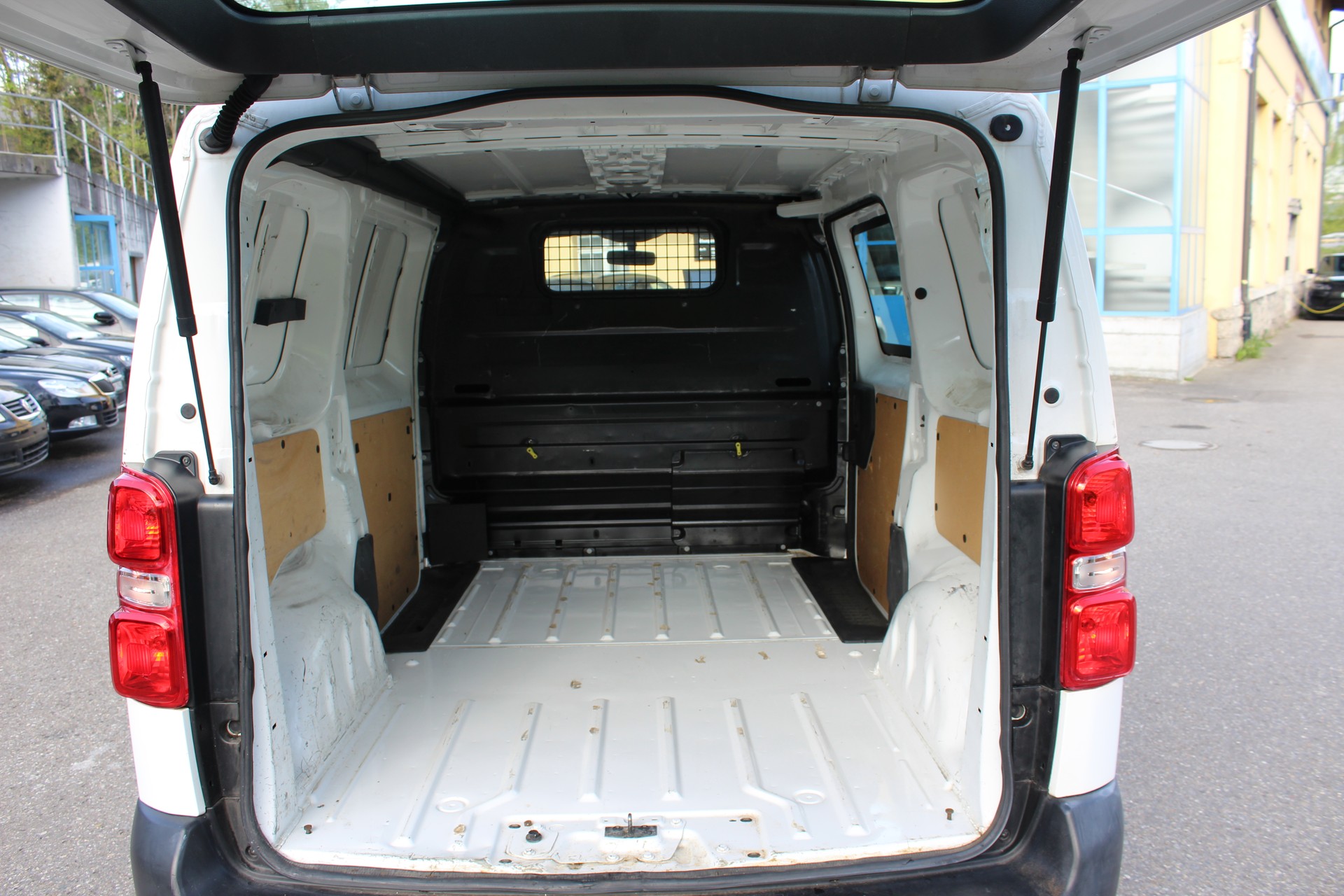 TOYOTA Proace 1.6D Panel Van L1 Terra-image-10