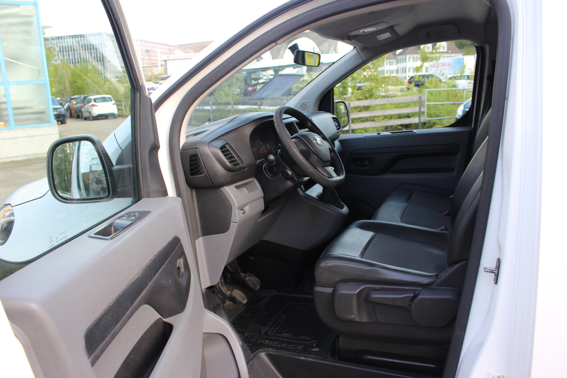 TOYOTA Proace 1.6D Panel Van L1 Terra-image-9