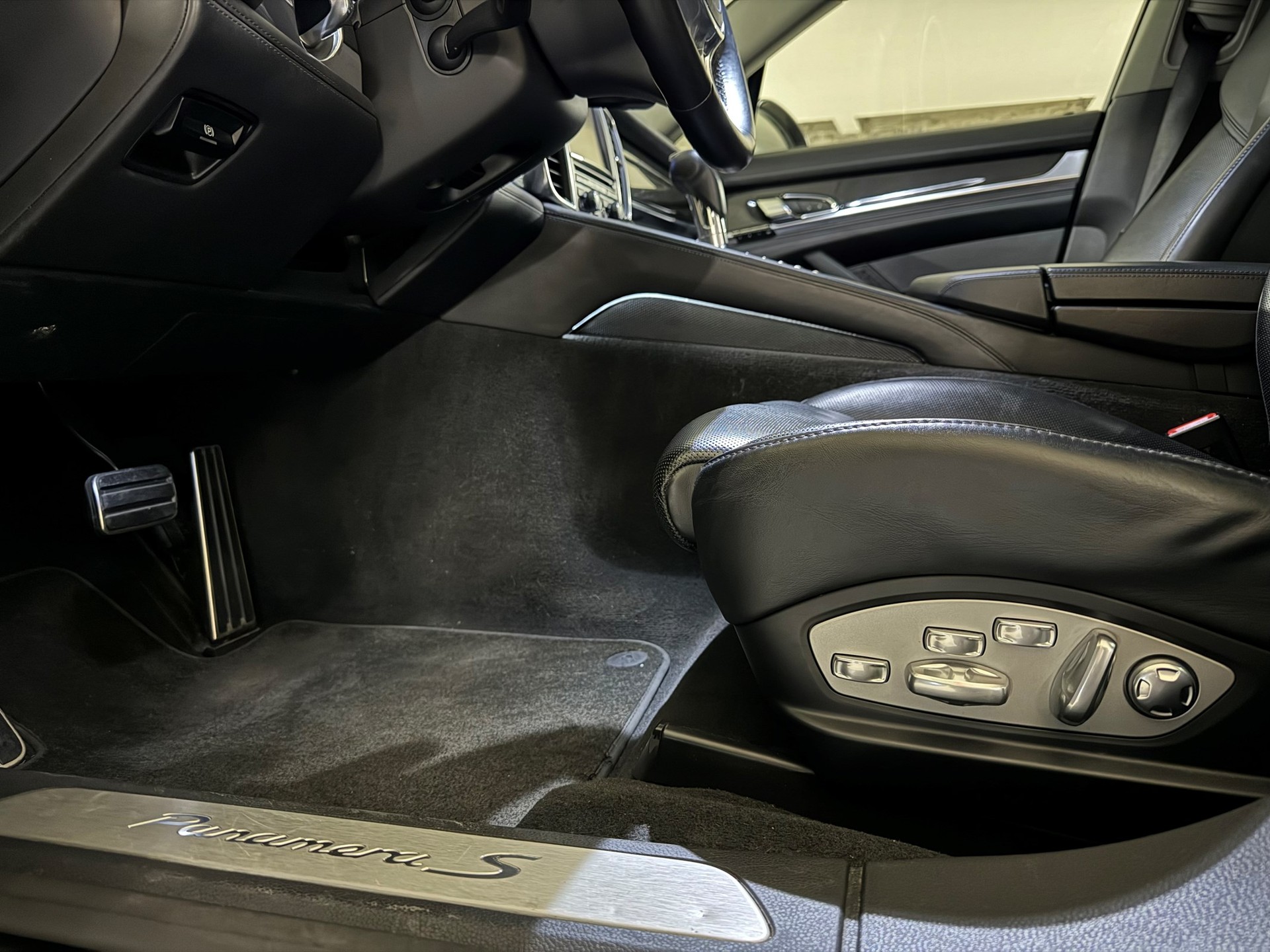 PORSCHE Panamera S E-Hybrid-image-4