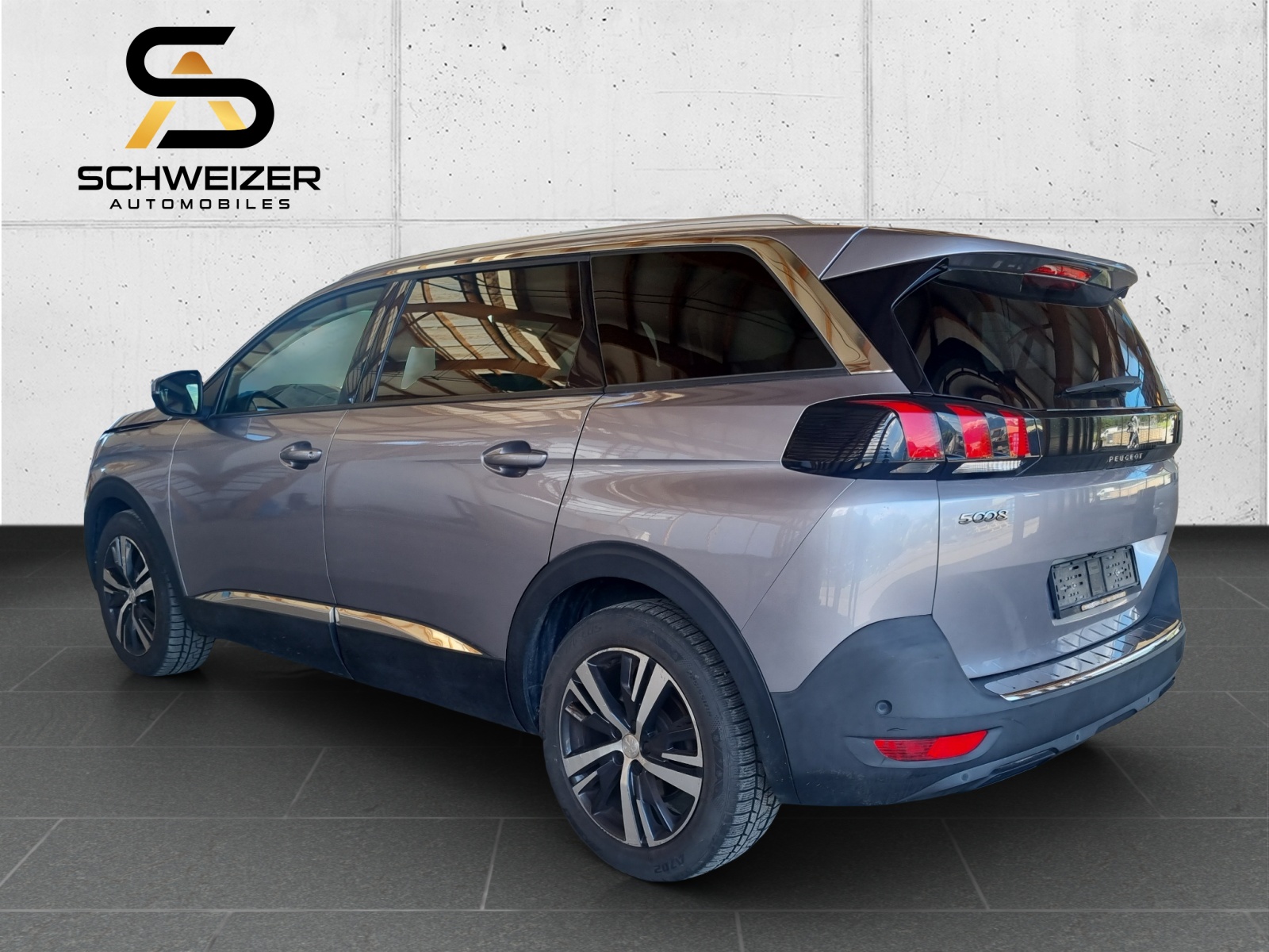 PEUGEOT 5008 1.2 Pure Tech Allure-image-5