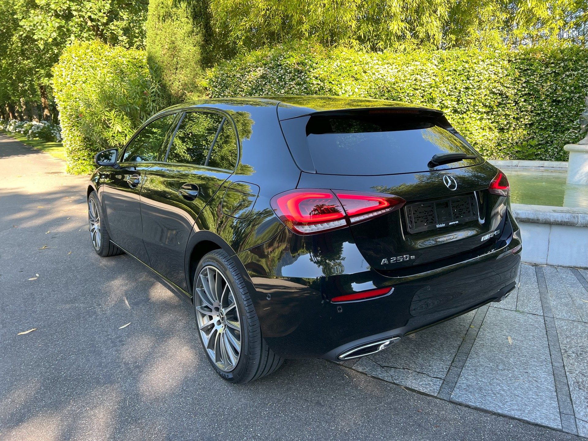 MERCEDES-BENZ A 250e Progressive 8G-DCT-image-3