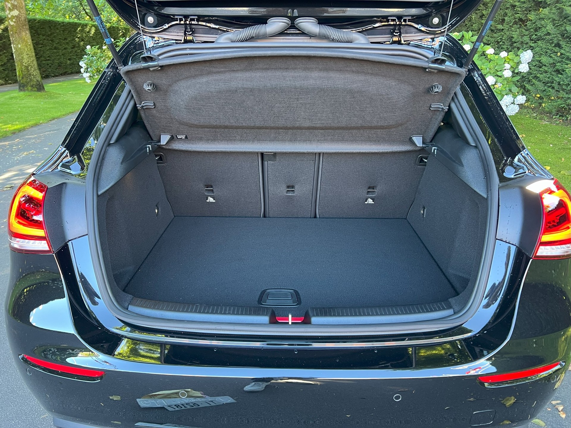 MERCEDES-BENZ A 250e Progressive 8G-DCT-image-6