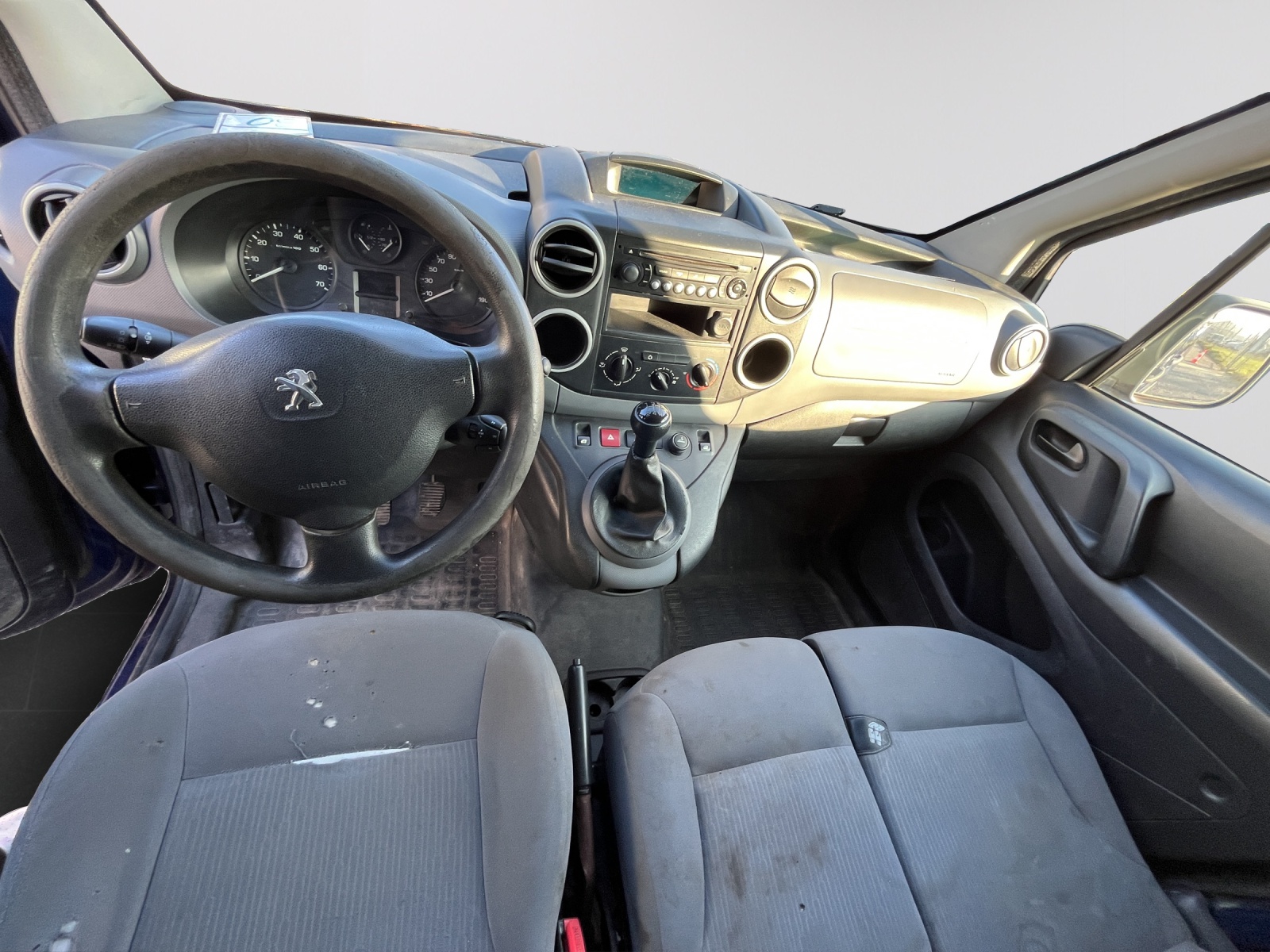 PEUGEOT Partner 1.6 VTi Urban-image-8