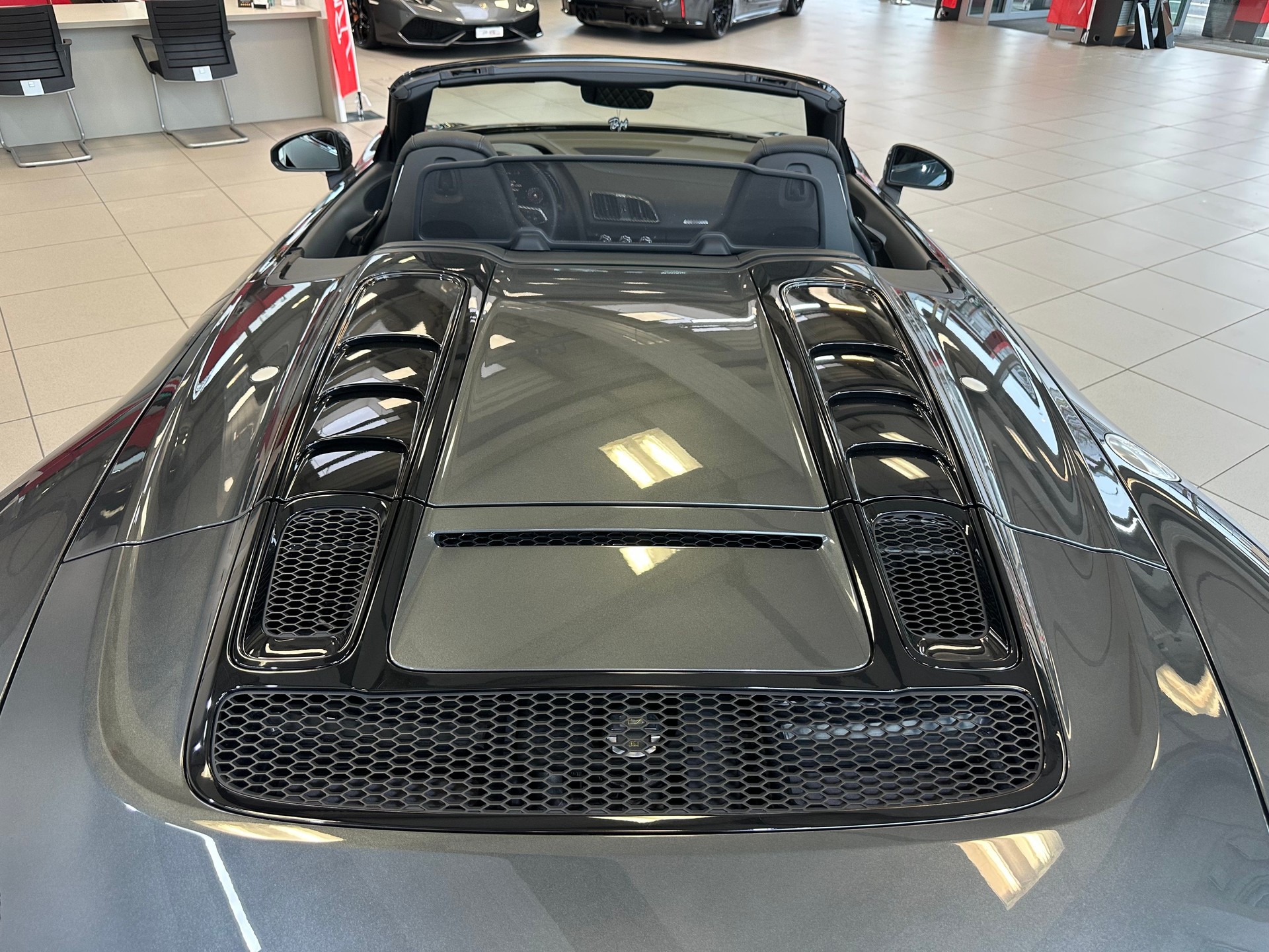 AUDI R8 Spyder RWD S-Tronic-image-17