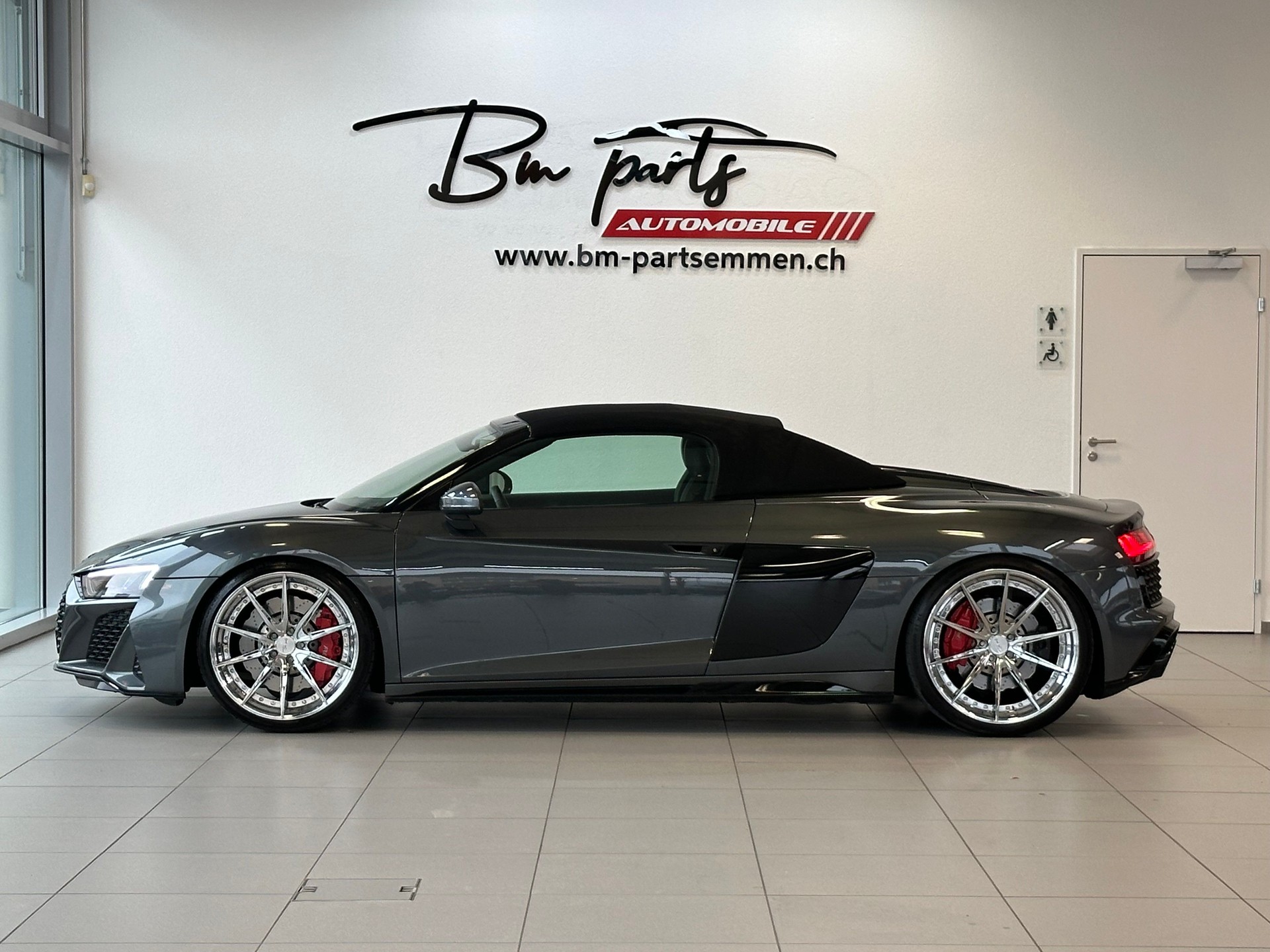 AUDI R8 Spyder RWD S-Tronic-image-4
