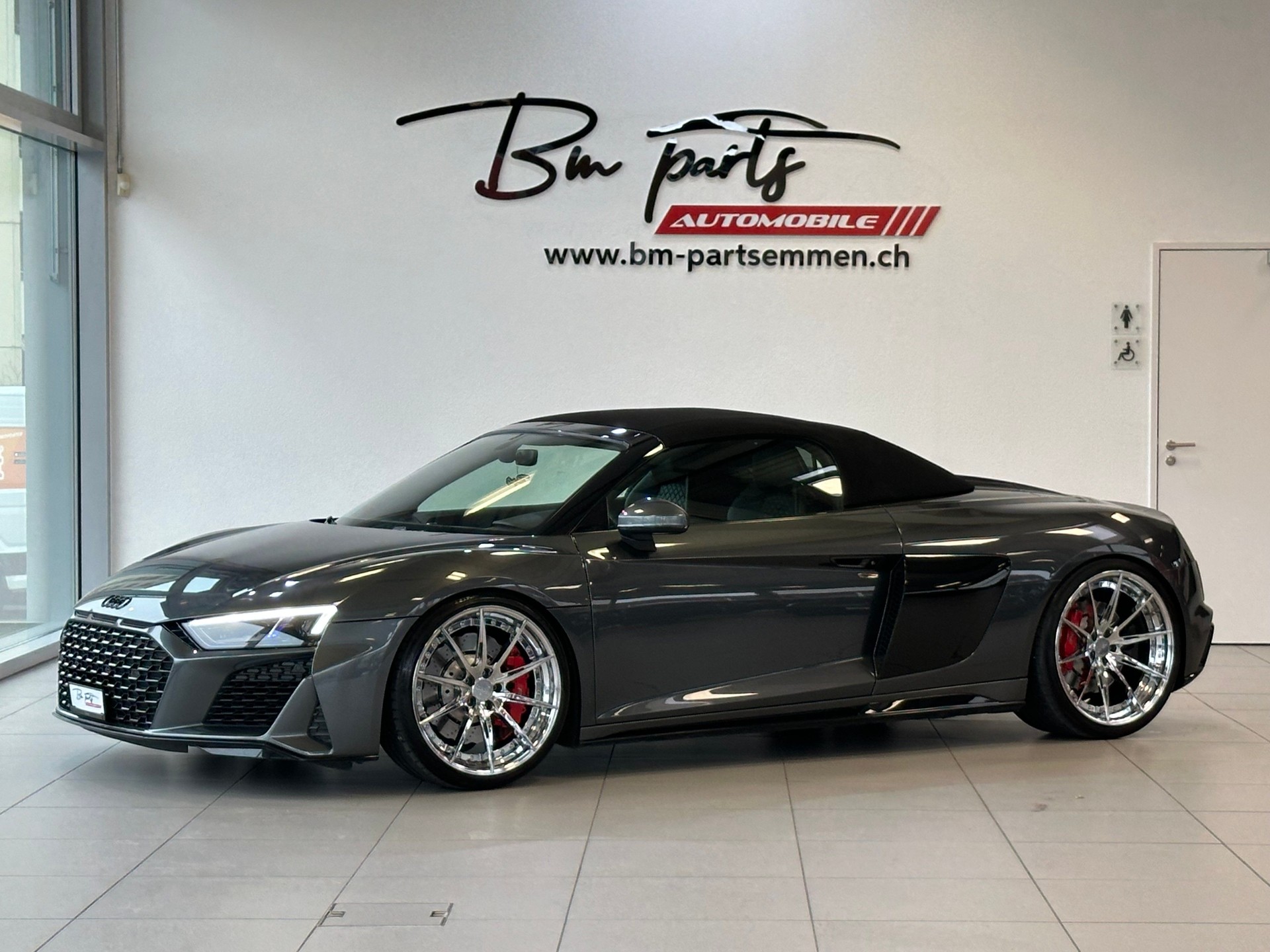 AUDI R8 Spyder RWD S-Tronic-image-3