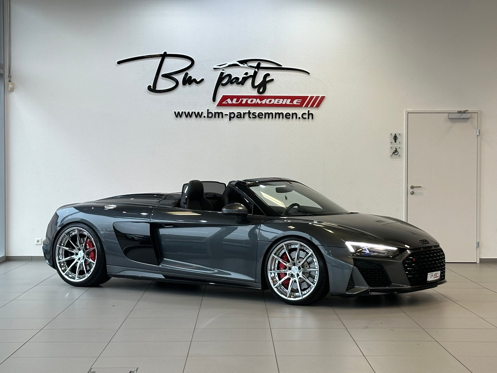AUDI R8 Spyder RWD S-Tronic-image-0