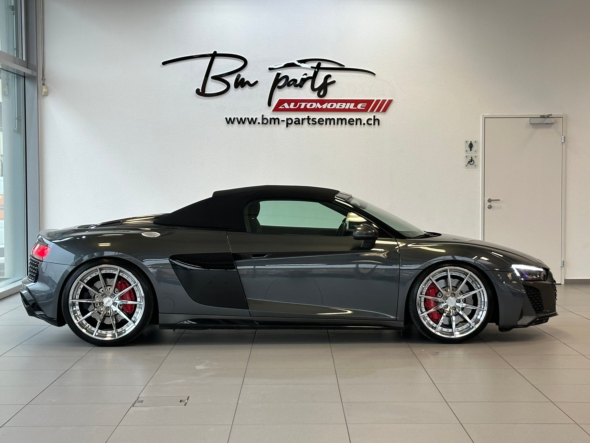 AUDI R8 Spyder RWD S-Tronic-image-8