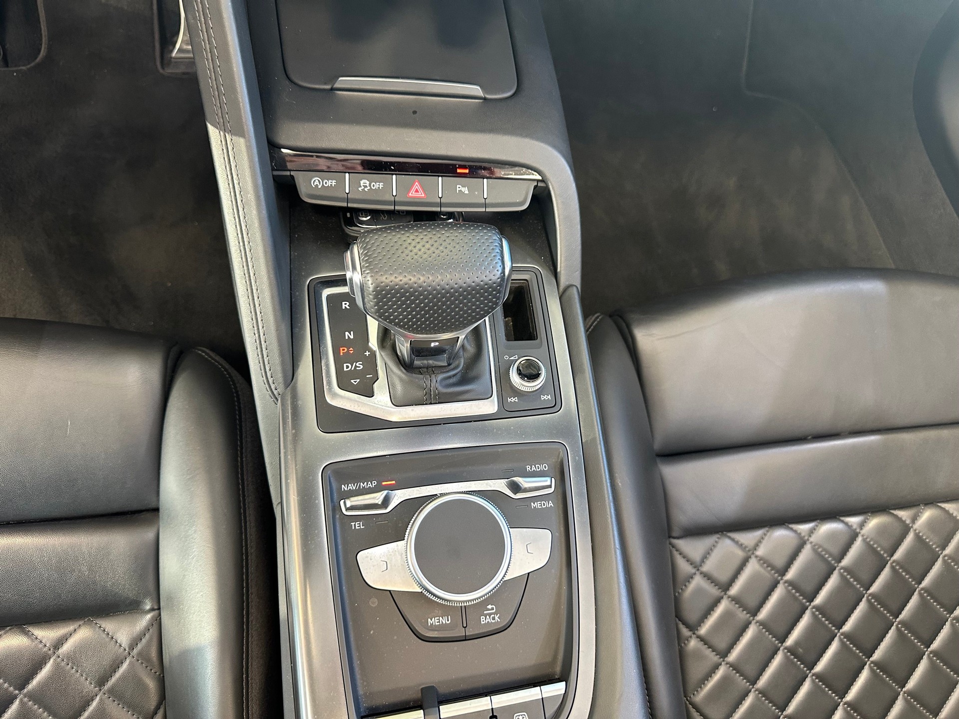 AUDI R8 Spyder RWD S-Tronic-image-15
