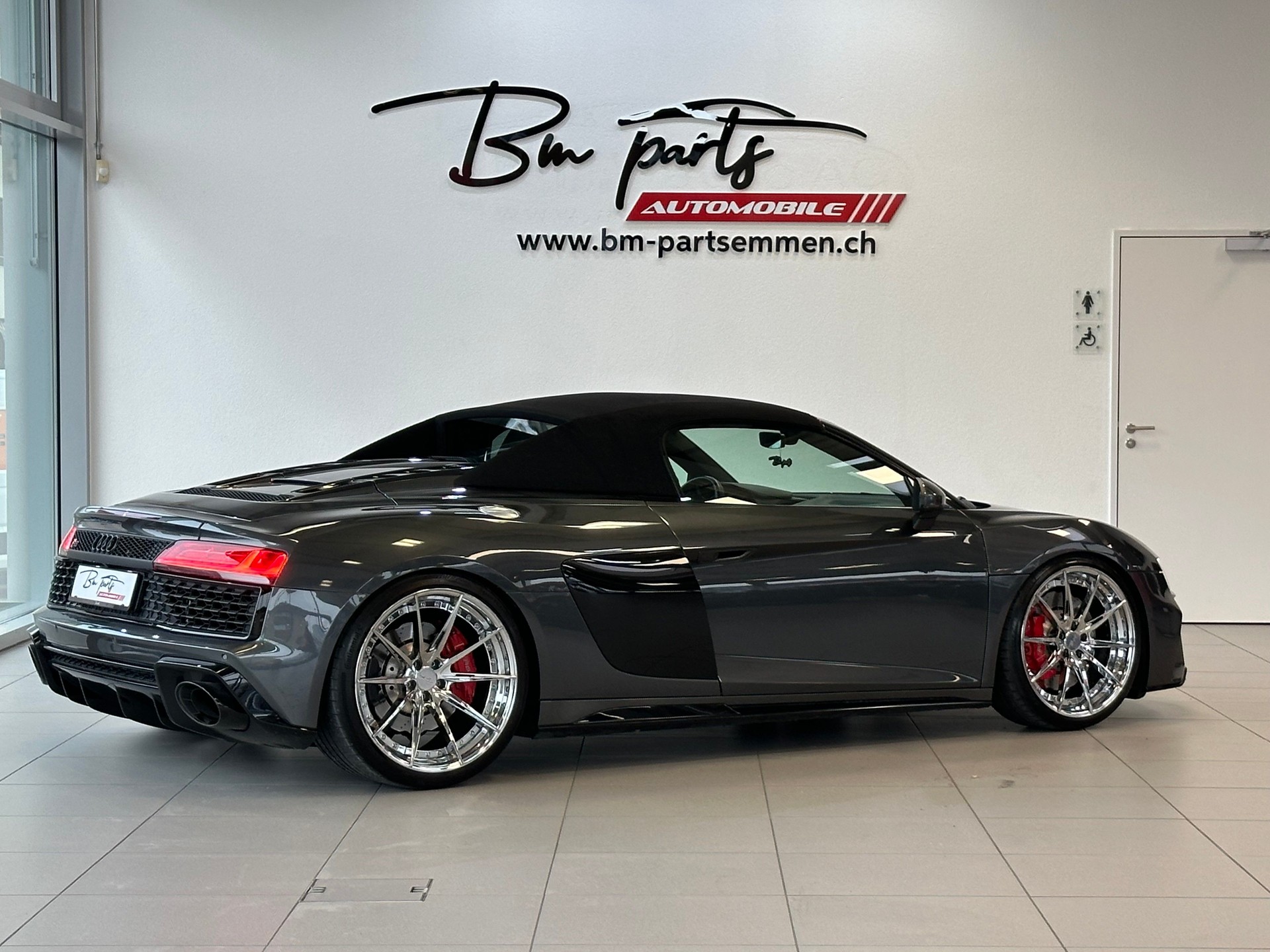 AUDI R8 Spyder RWD S-Tronic-image-7