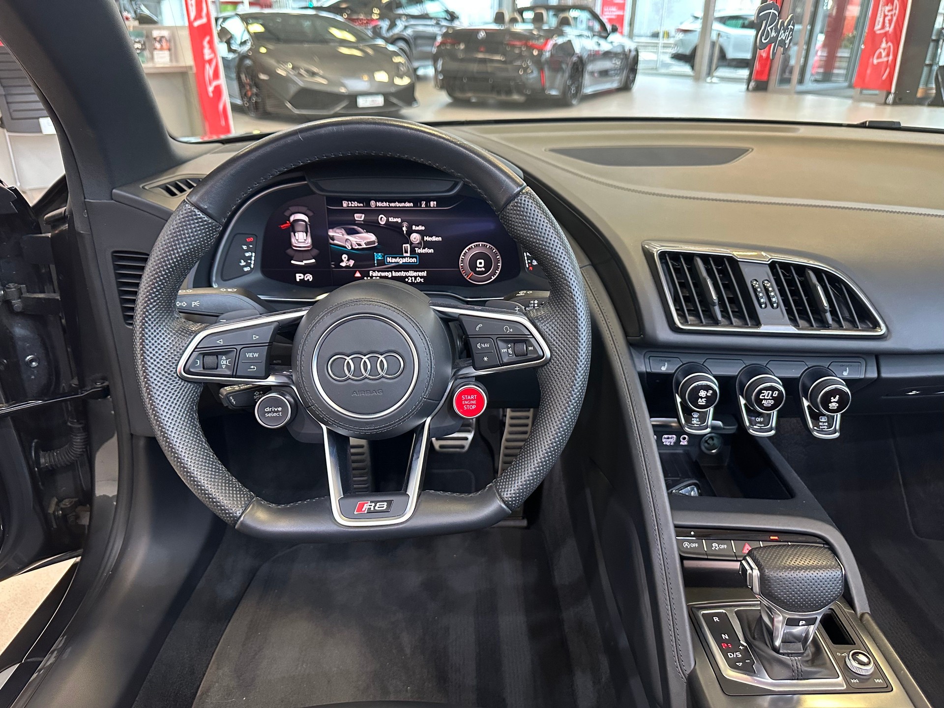 AUDI R8 Spyder RWD S-Tronic-image-13