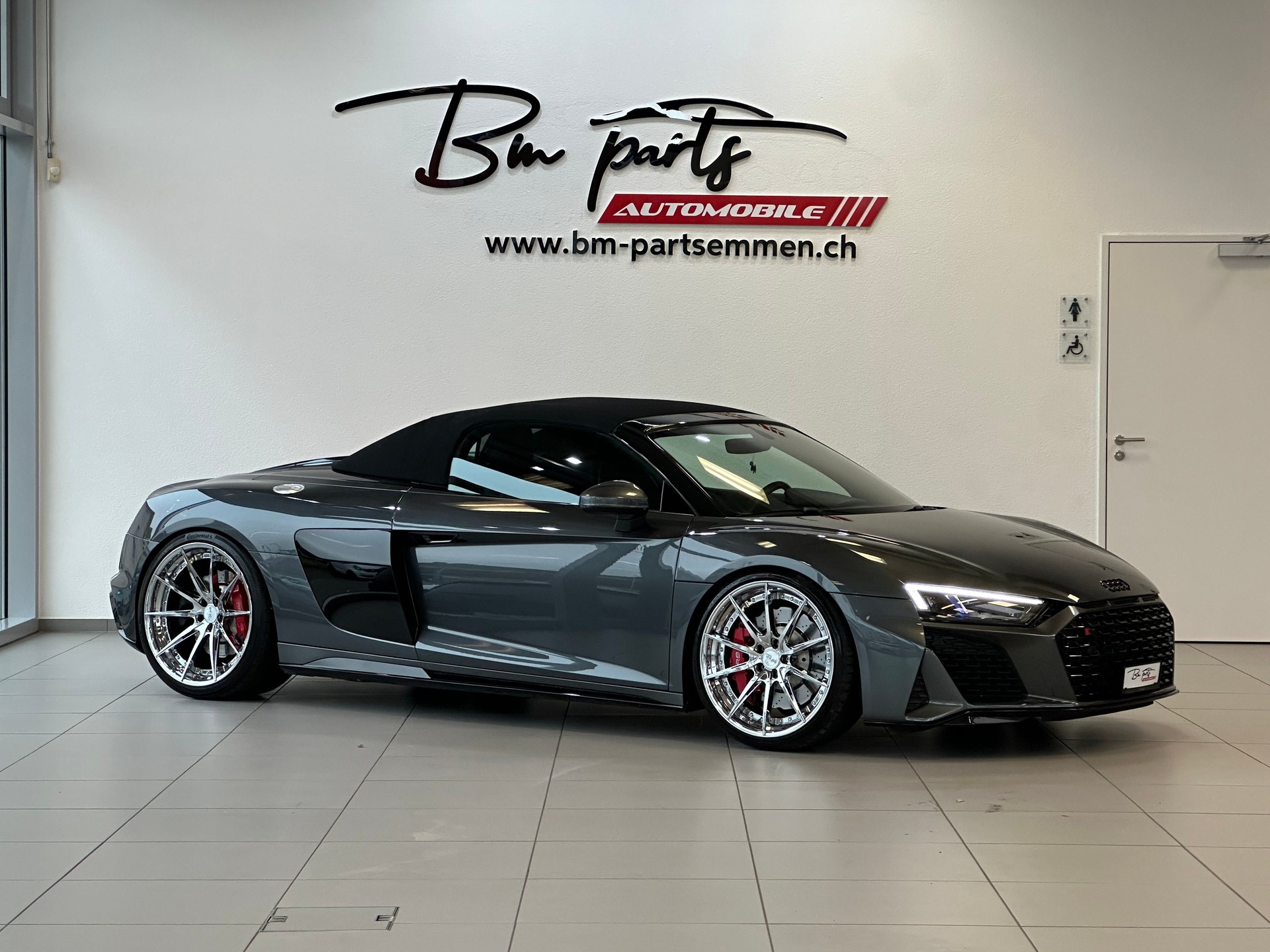 AUDI R8 Spyder RWD S-Tronic-image-9
