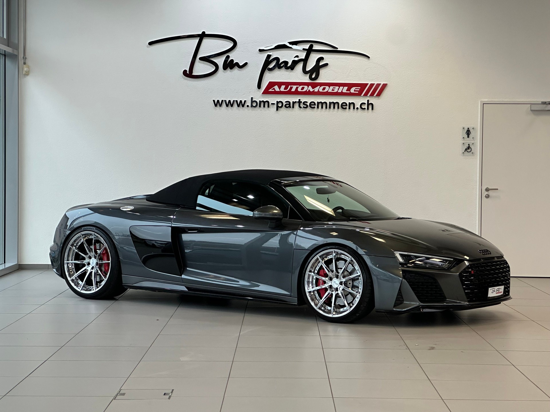 AUDI R8 Spyder RWD S-Tronic-image-1