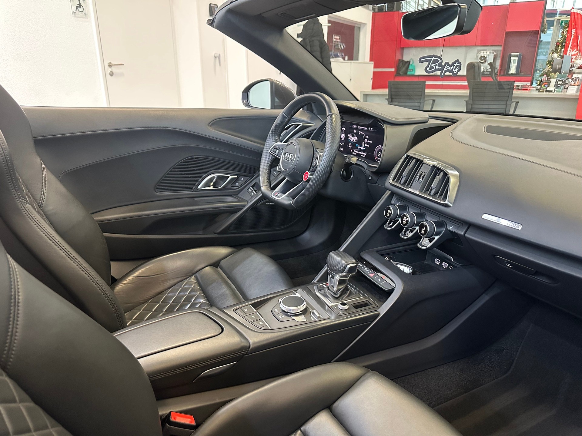 AUDI R8 Spyder RWD S-Tronic-image-16