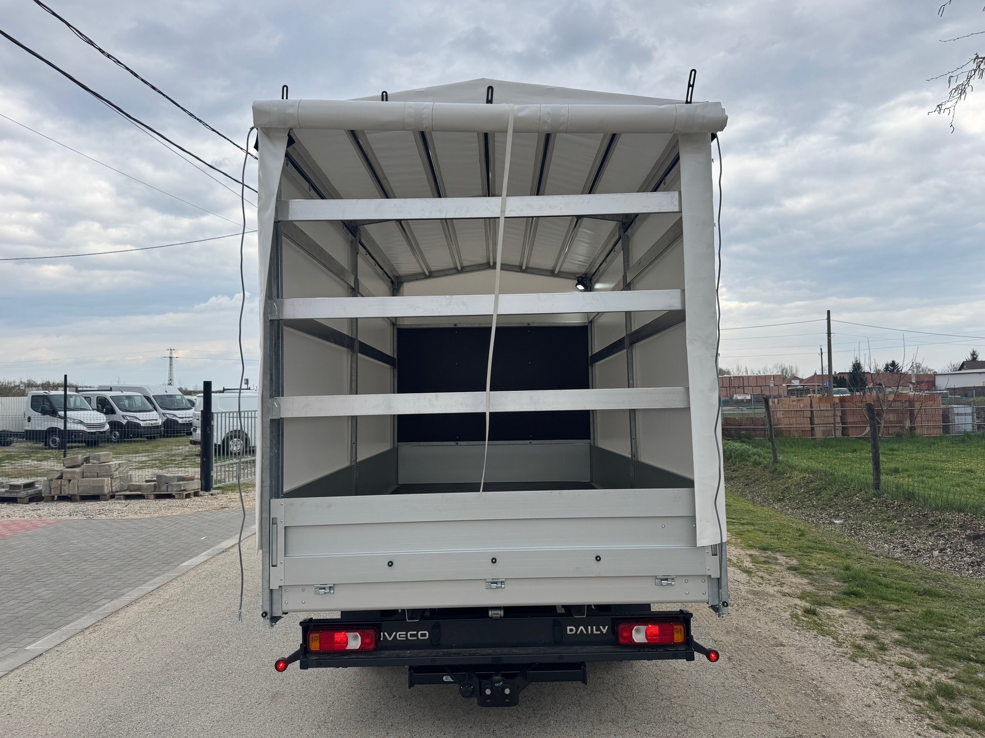 IVECO 35S18 A-8 180Ps mit Brücke und Schiebeplane und Ahk. 3500kg-image-8