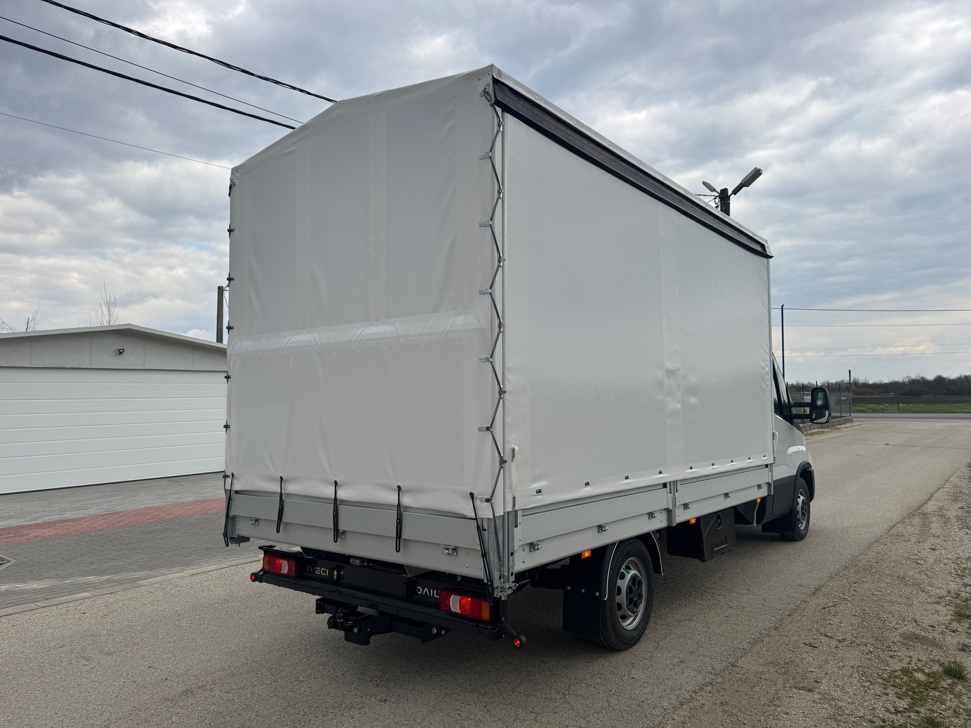 IVECO 35S18 A-8 180Ps mit Brücke und Schiebeplane und Ahk. 3500kg-image-11