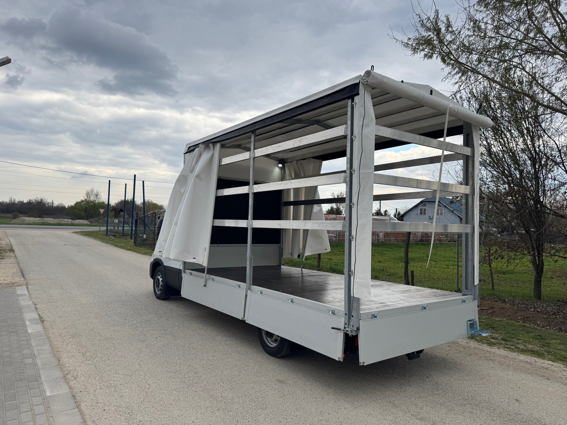 IVECO 35S18 A-8 180Ps mit Brücke und Schiebeplane und Ahk. 3500kg-image-6