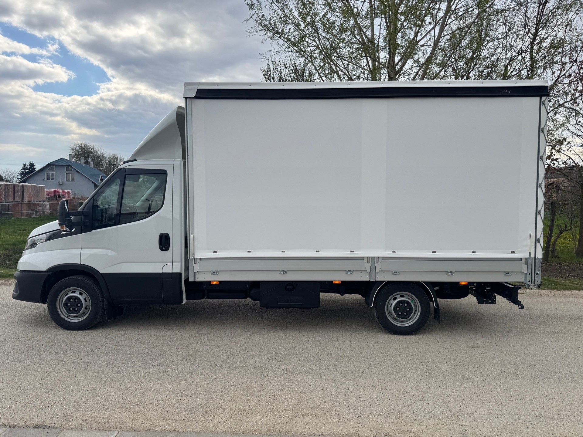 IVECO 35S18 A-8 180Ps mit Brücke und Schiebeplane und Ahk. 3500kg-image-9