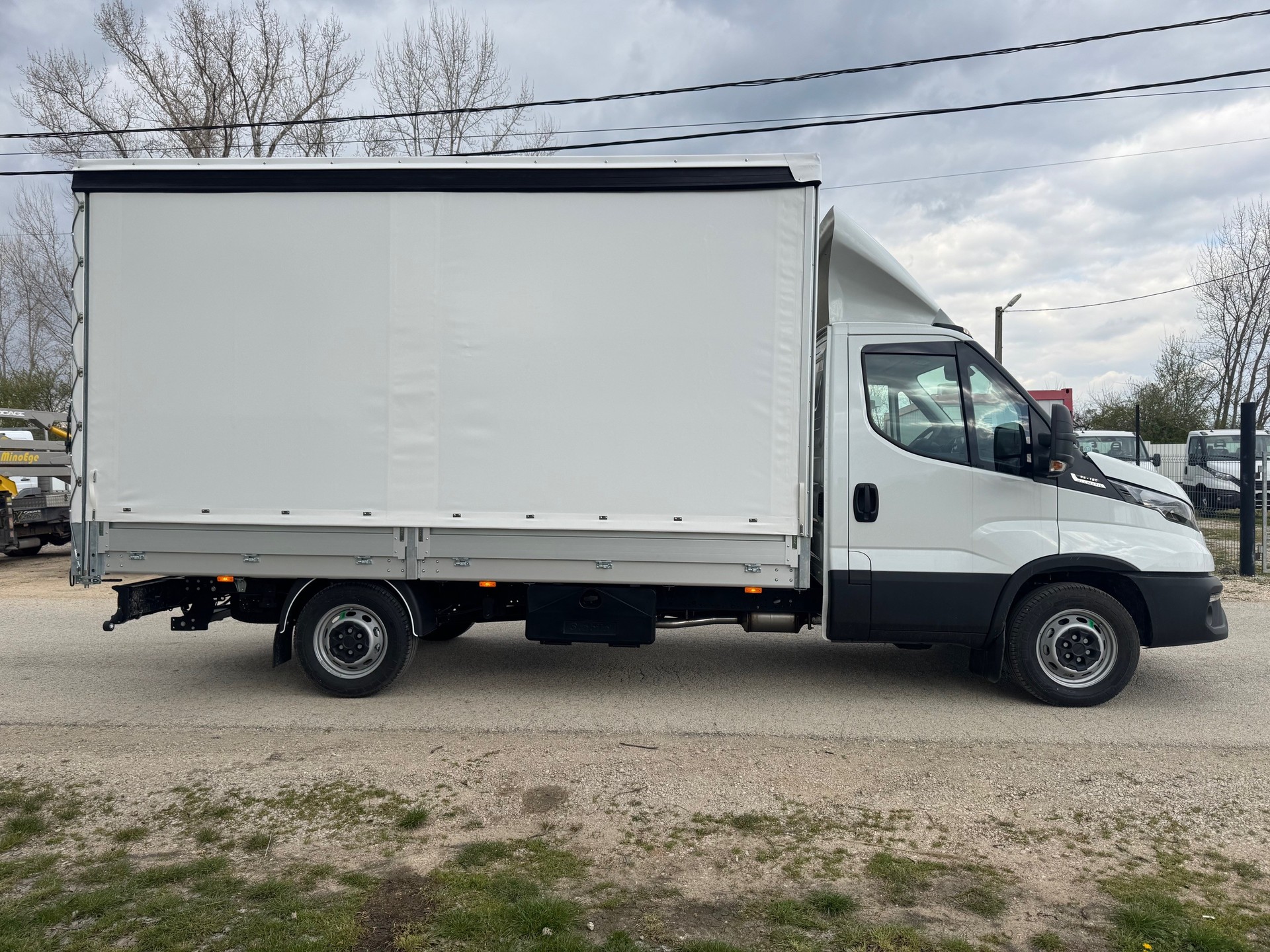 IVECO 35S18 A-8 180Ps mit Brücke und Schiebeplane und Ahk. 3500kg-image-12