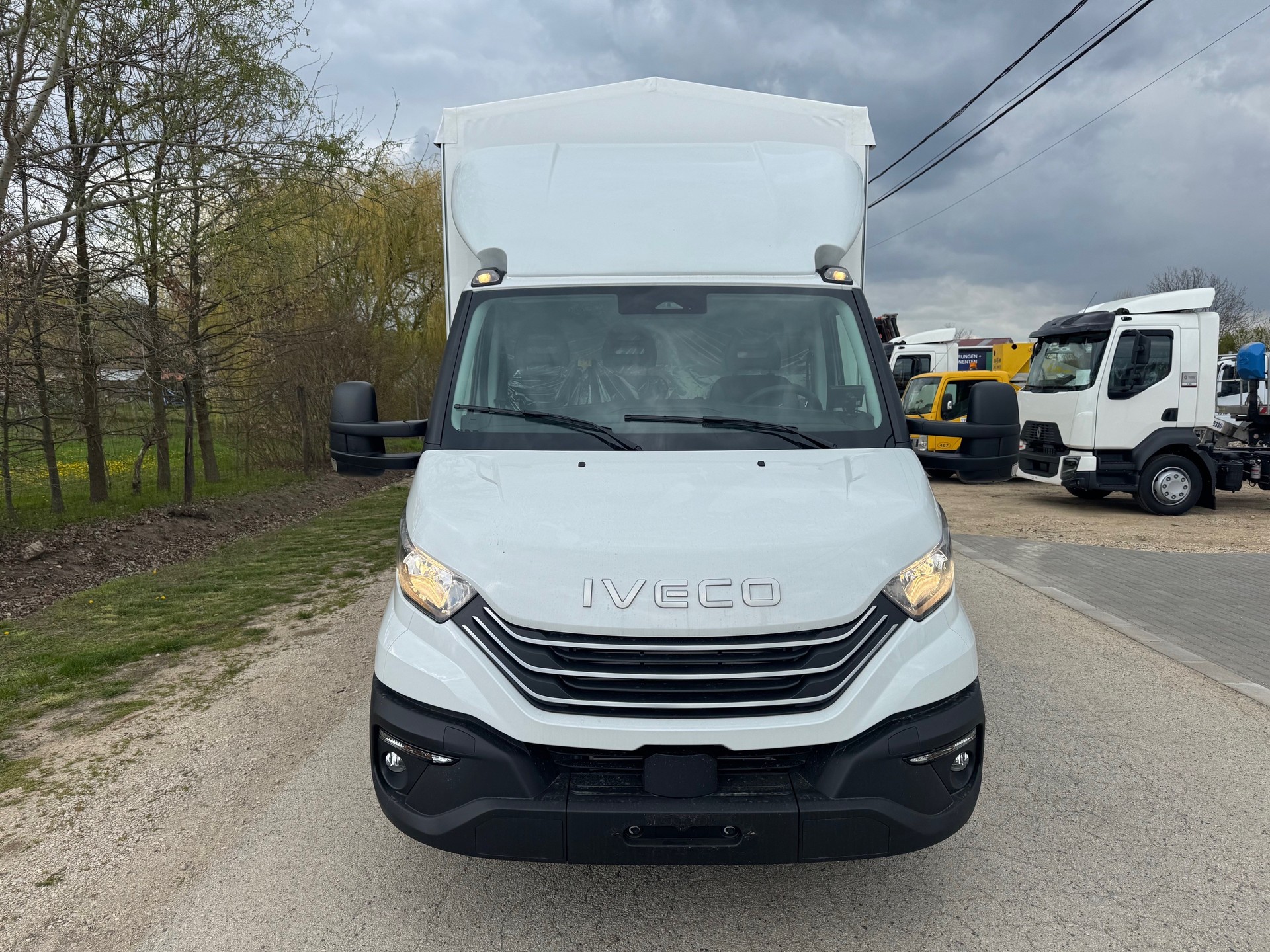 IVECO 35S18 A-8 180Ps mit Brücke und Schiebeplane und Ahk. 3500kg-image-1