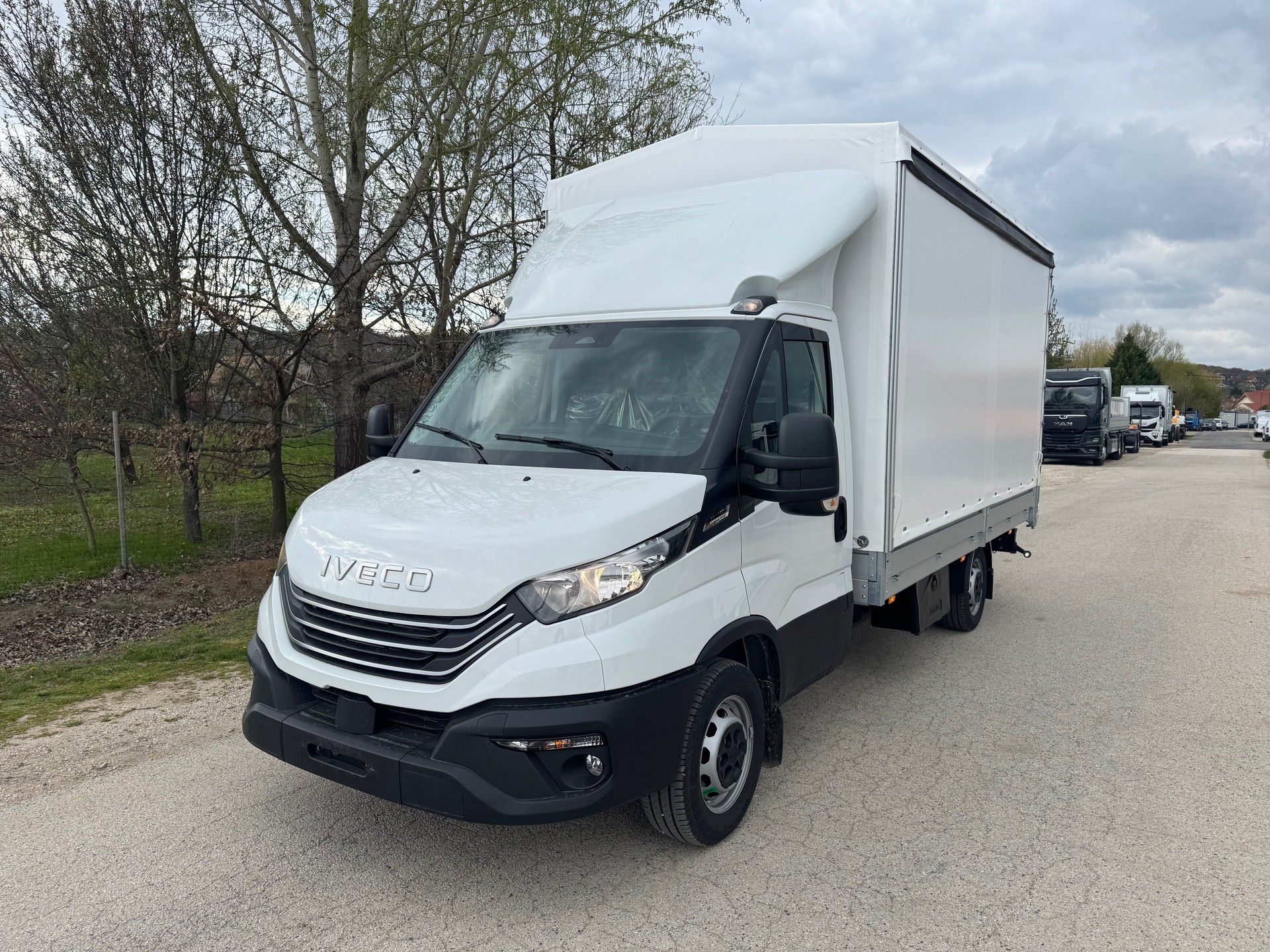 IVECO 35S18 A-8 180Ps mit Brücke und Schiebeplane und Ahk. 3500kg-image-2
