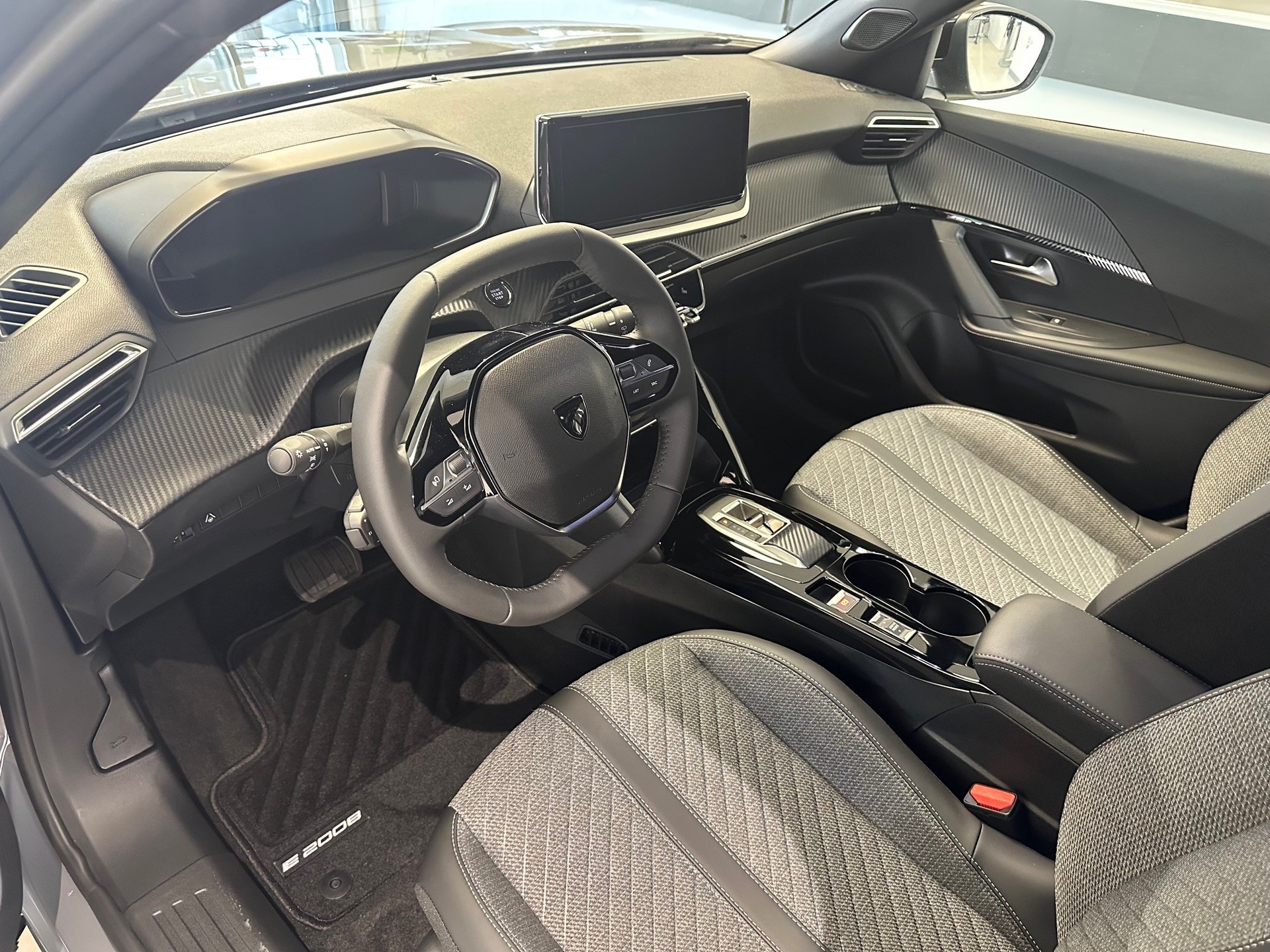 PEUGEOT 2008 e-Allure-image-9