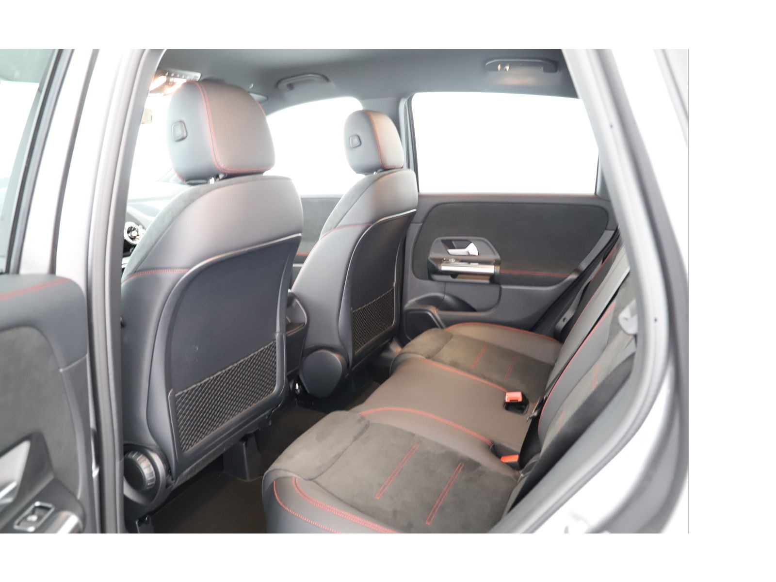 MERCEDES-BENZ B 200 7G-DCT-image-8