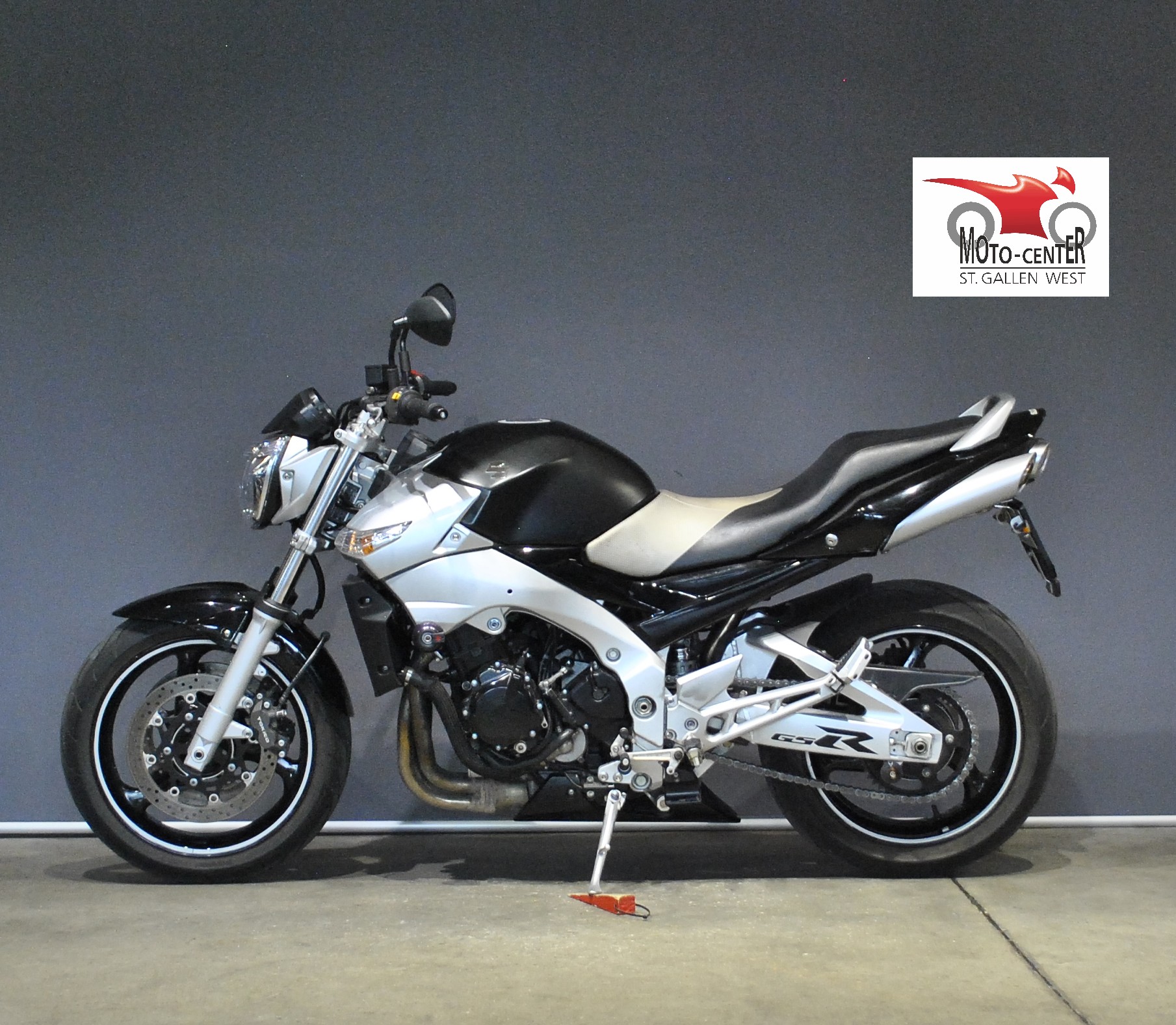 SUZUKI GSR 600-showroom-element-2