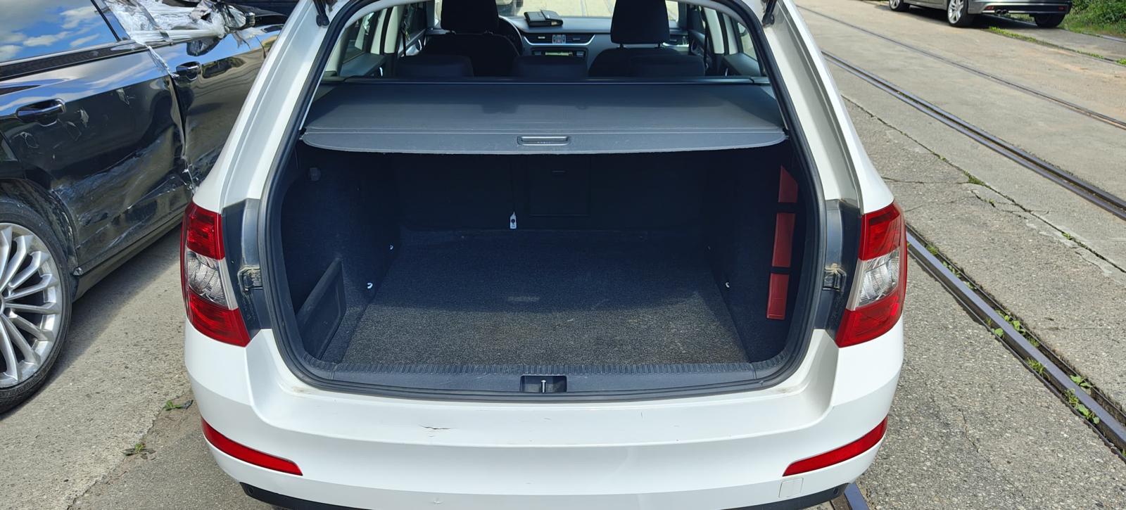 SKODA Octavia Combi 1.6 TDI Ambition DSG-image-7