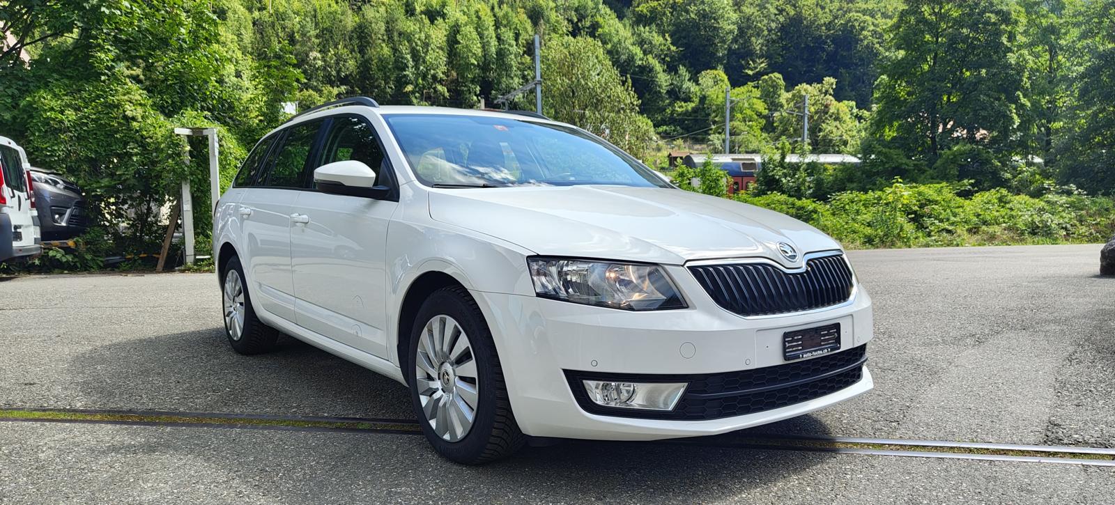 SKODA Octavia Combi 1.6 TDI Ambition DSG-image-1