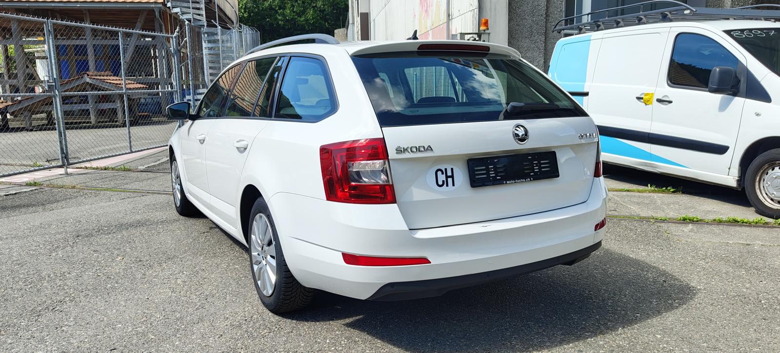 SKODA Octavia Combi 1.6 TDI Ambition DSG-image-3