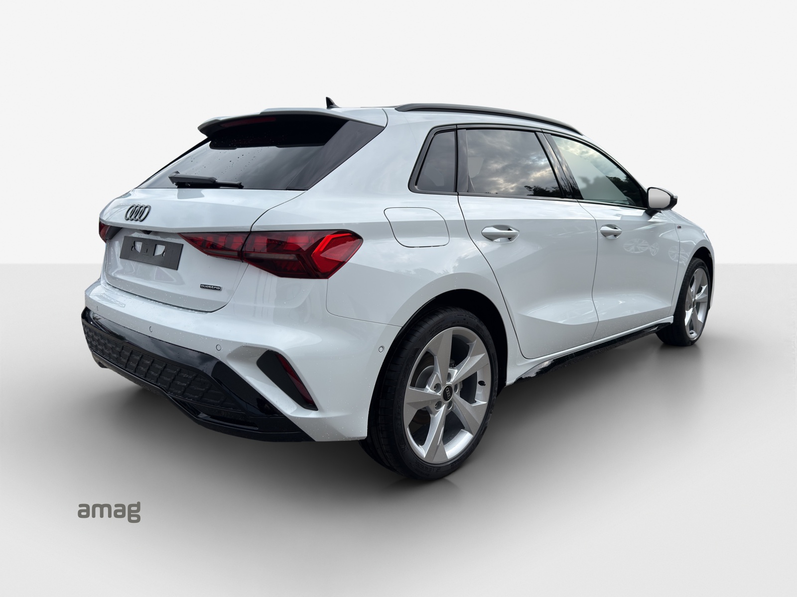 AUDI A3 Sportback 40 TFSI S line S-tronic quattro-image-4