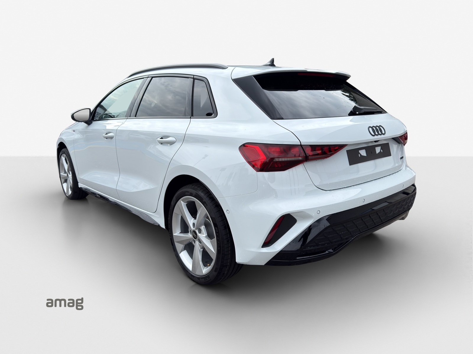 AUDI A3 Sportback 40 TFSI S line S-tronic quattro-image-2