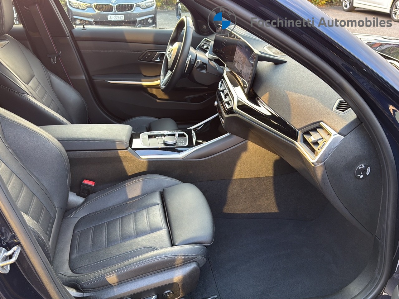 BMW 330e xDrive Steptronic M Sport Pro-image-25