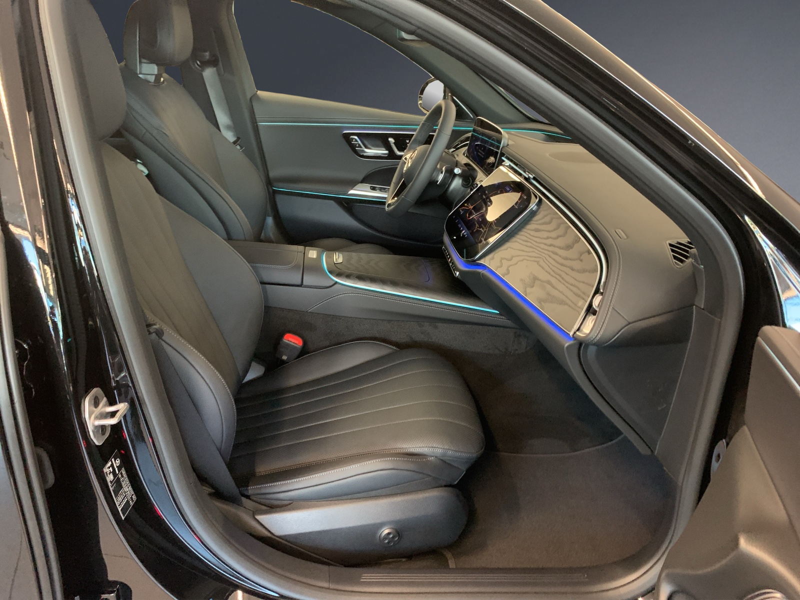MERCEDES-BENZ E 300 de Break 4MATIC with EQ Hybrid-image-7