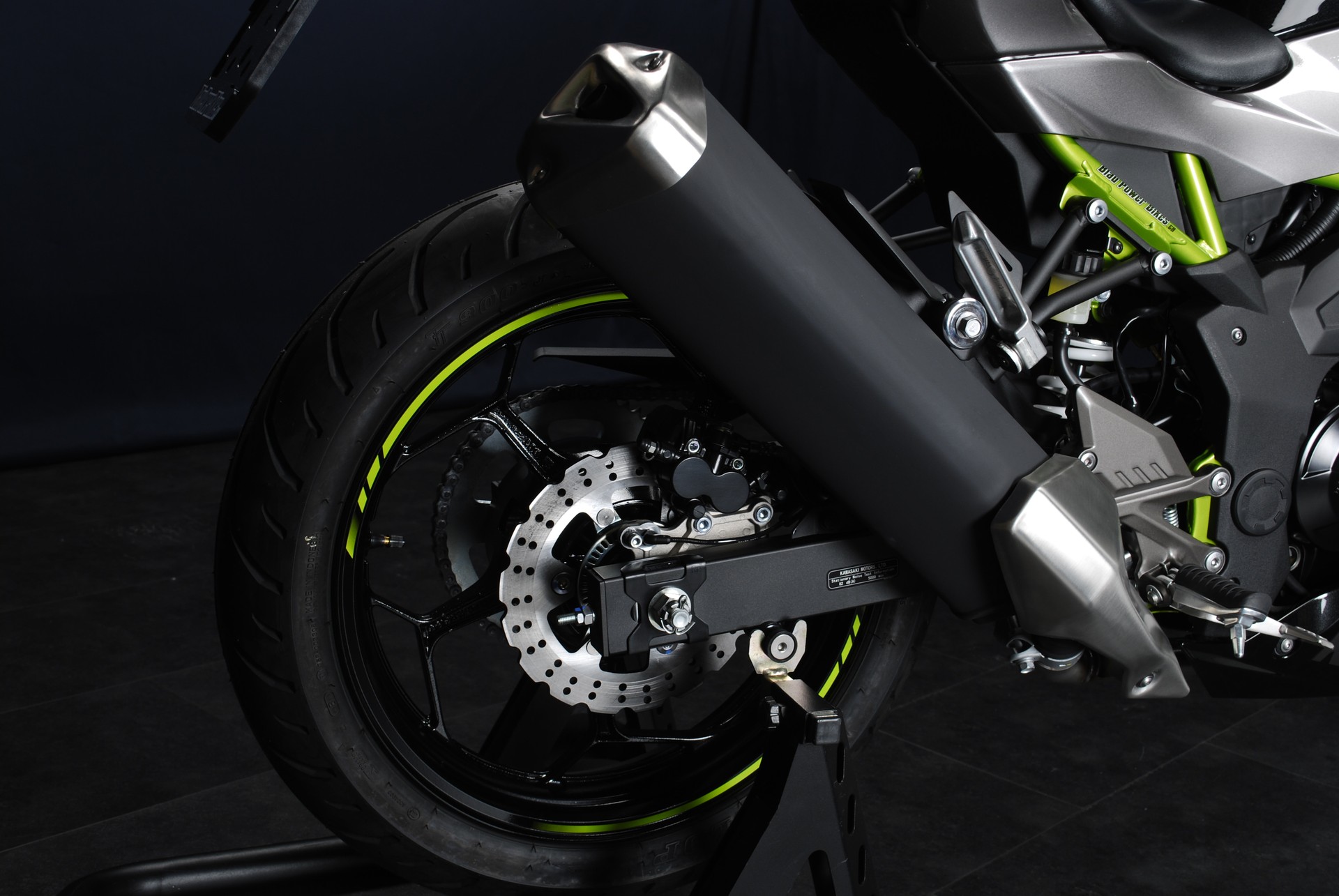 KAWASAKI NINJA 125 MY26-showroom-element-1